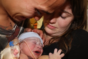 Mary, Nimoa en Yané meteen na de geboorte